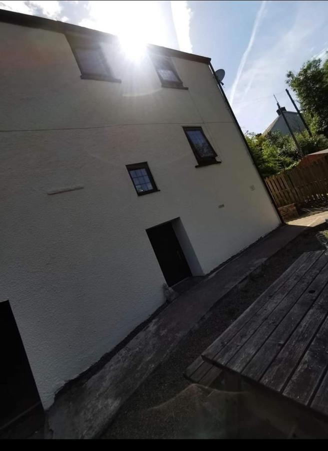 Glan-Yr-Afon Cottage Two Bedrooms Sennybridge Bagian luar foto
