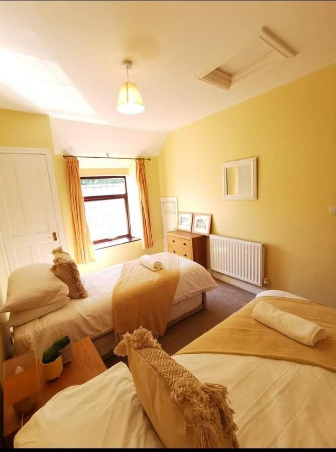 Glan-Yr-Afon Cottage Two Bedrooms Sennybridge Bagian luar foto